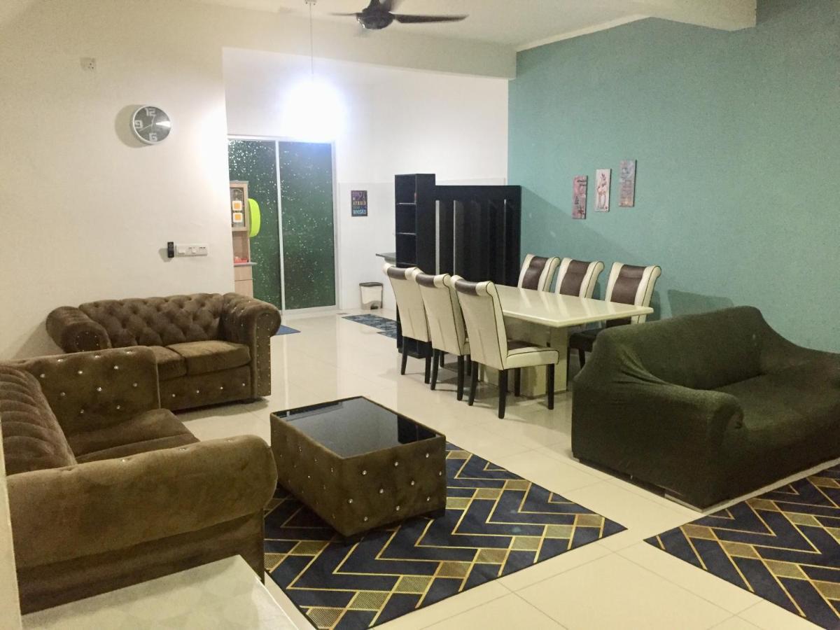 Homestay Dtepian Bayu Bandar Seri Impian Keluang Exterior photo