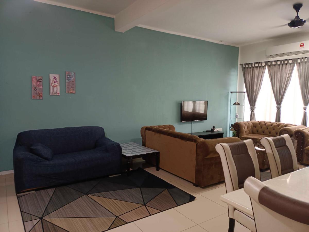 Homestay Dtepian Bayu Bandar Seri Impian Keluang Exterior photo
