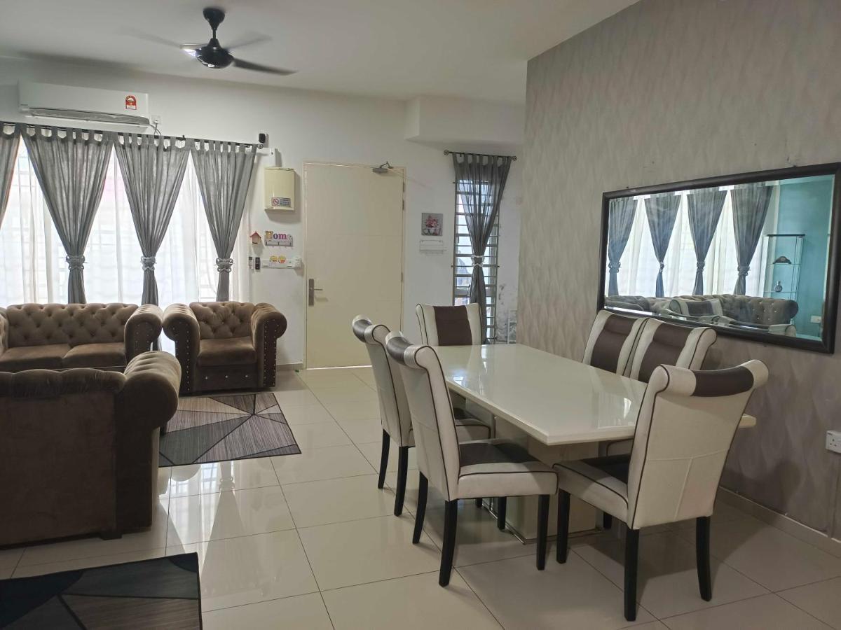 Homestay Dtepian Bayu Bandar Seri Impian Keluang Exterior photo