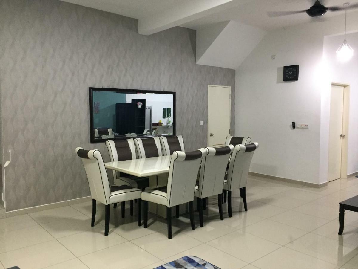 Homestay Dtepian Bayu Bandar Seri Impian Keluang Exterior photo