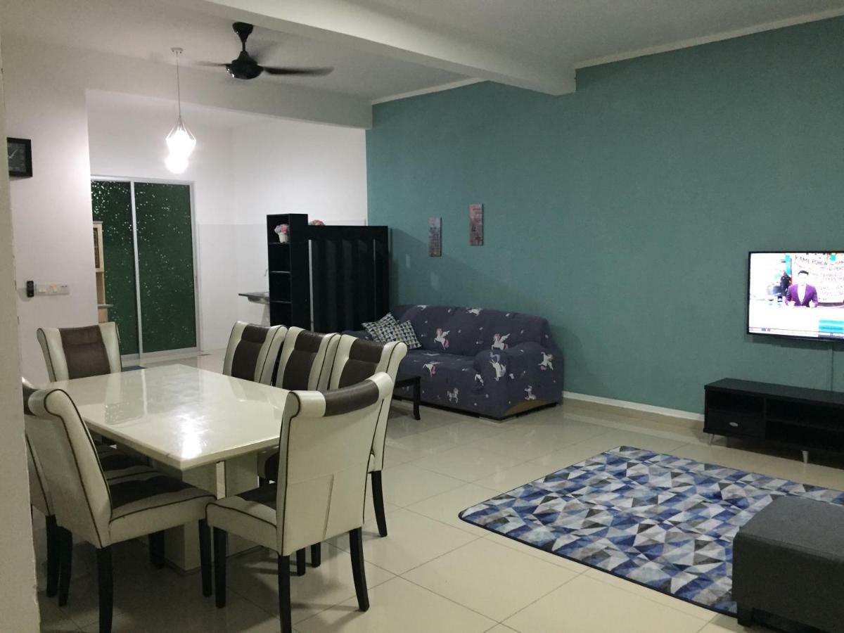 Homestay Dtepian Bayu Bandar Seri Impian Keluang Exterior photo