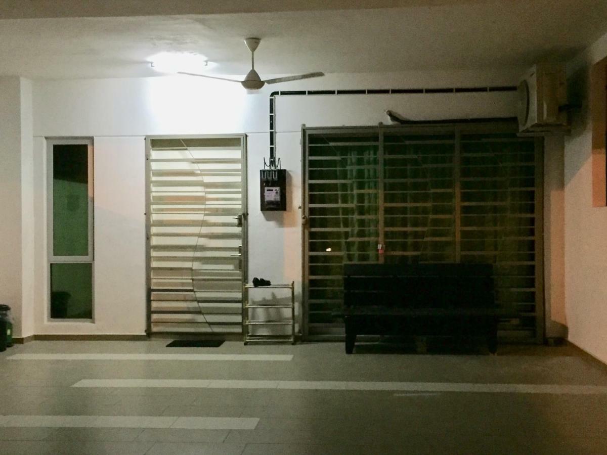 Homestay Dtepian Bayu Bandar Seri Impian Keluang Exterior photo