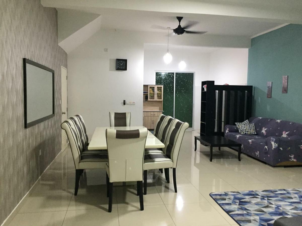 Homestay Dtepian Bayu Bandar Seri Impian Keluang Exterior photo